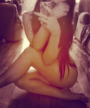 Раскрепощенная красавица готова погрузить тебя в мир страсти и наслаждения. Забудь обо всех запретах и предвзятостях, в моей компании ты почувствуешь себя королем! 7934, 22 года